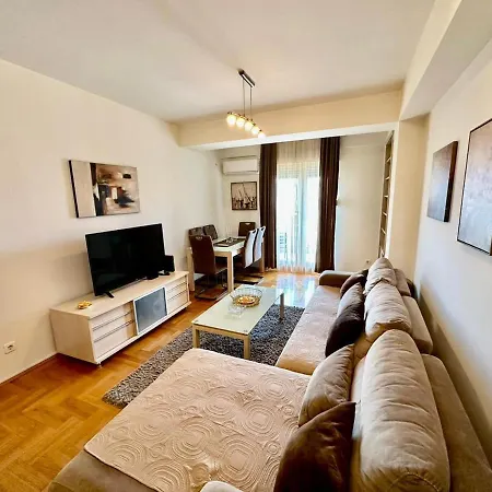 Two Bedroom City Mall アパート *