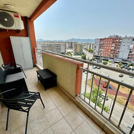 Two Bedroom City Mall アパート